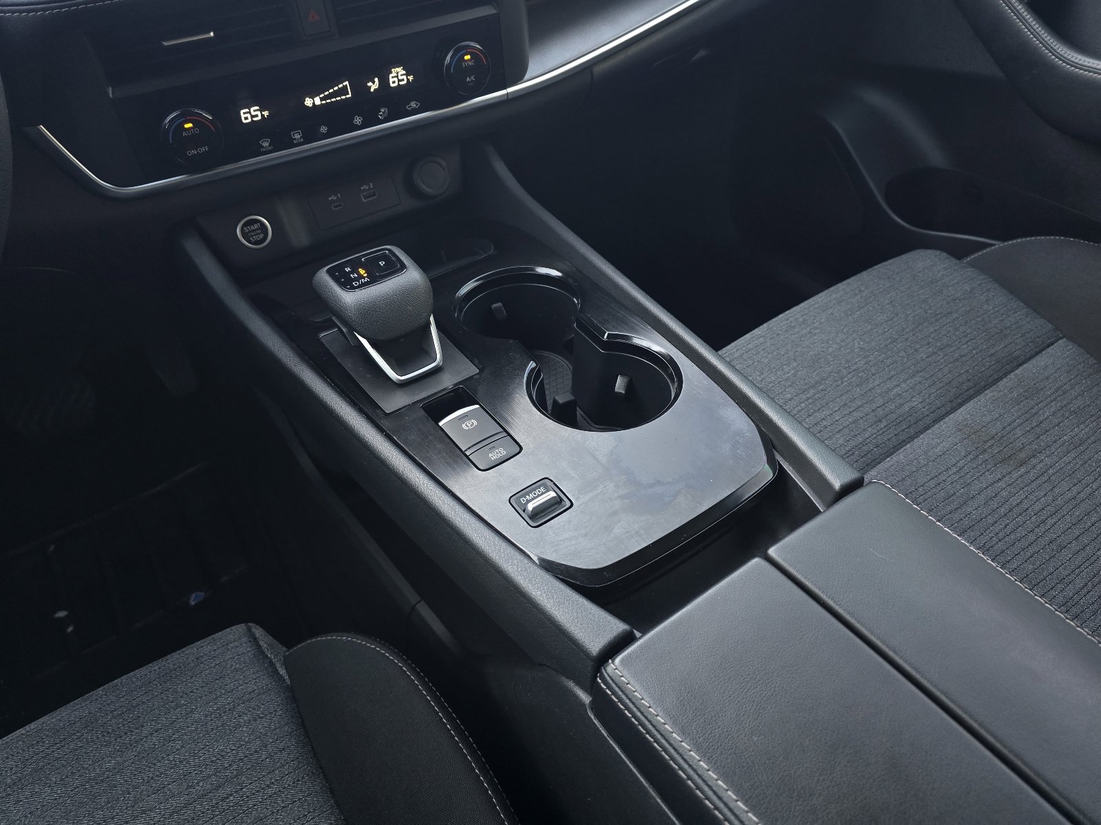 Used 2023 Nissan Rogue SV image 16