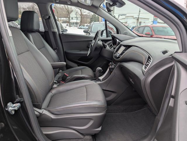 Used 2022 Chevrolet Trax LT w/ LT Convenience Package image 12
