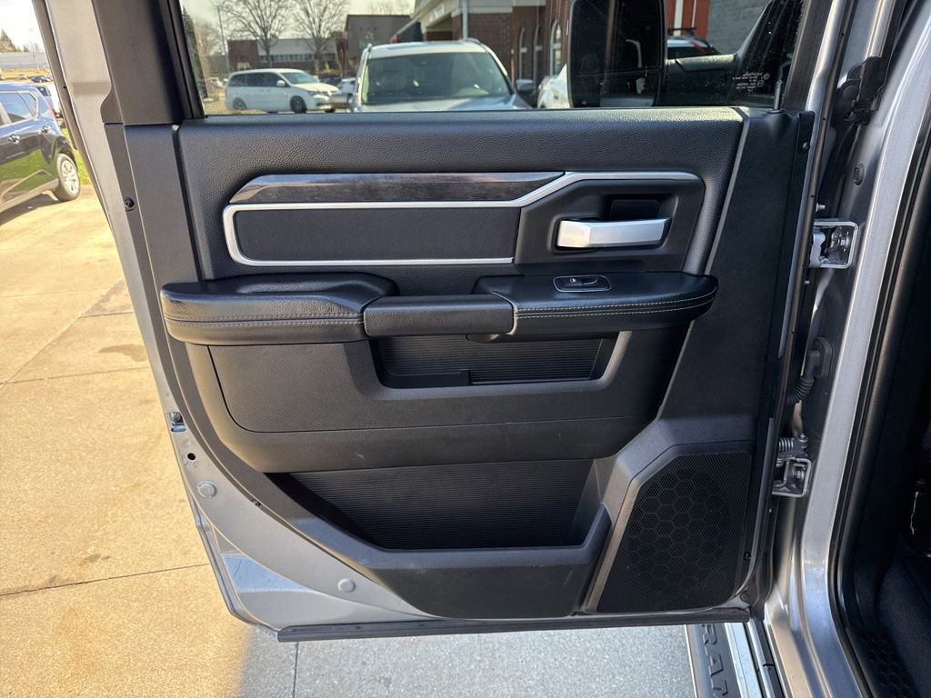 Used 2024 RAM 3500 Big Horn image 41