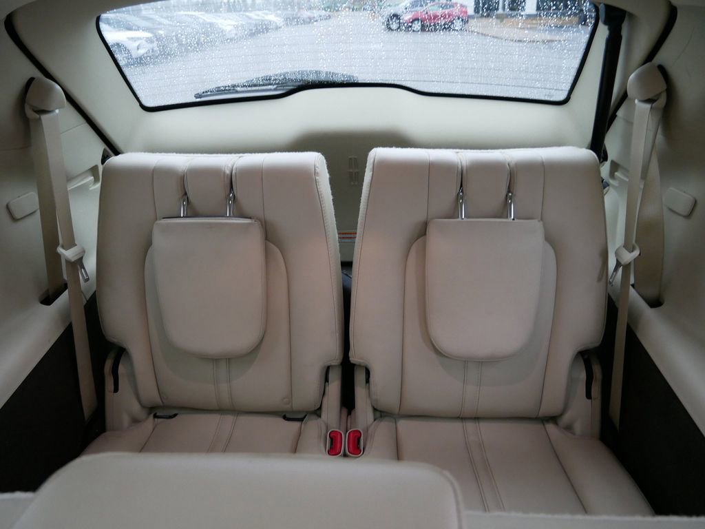 Used 2019 Lincoln MKT AWD image 12