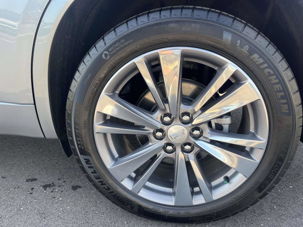 Used 2025 Cadillac XT6 Premium Luxury FWD image 9