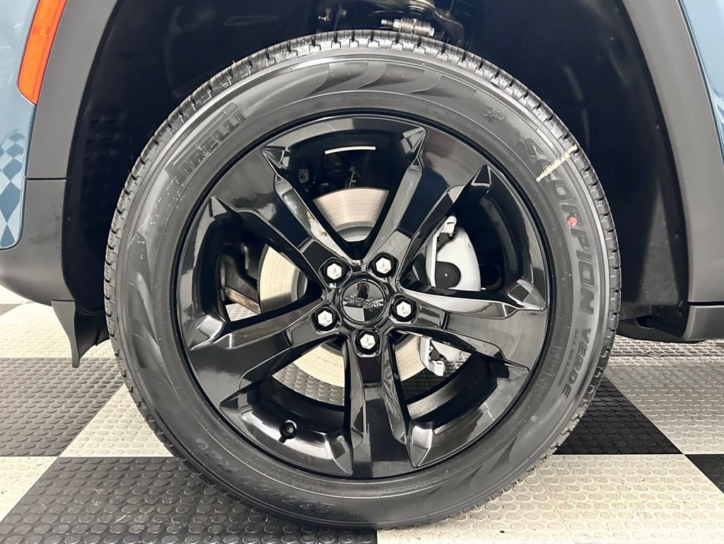 New 2026 Jeep Grand Cherokee Limited w/ Limited Altitude Package AWD/4WD image 8