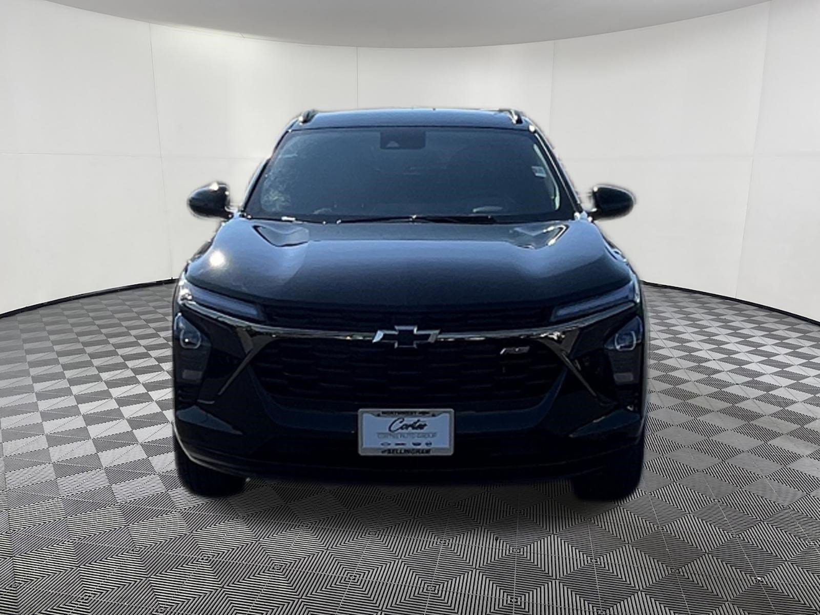 Used 2026 Chevrolet Trax RS FWD image 2