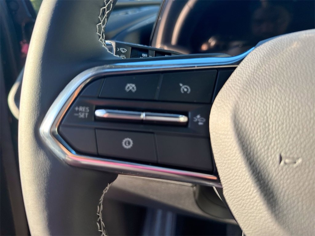New 2026 Chevrolet Traverse LT image 17