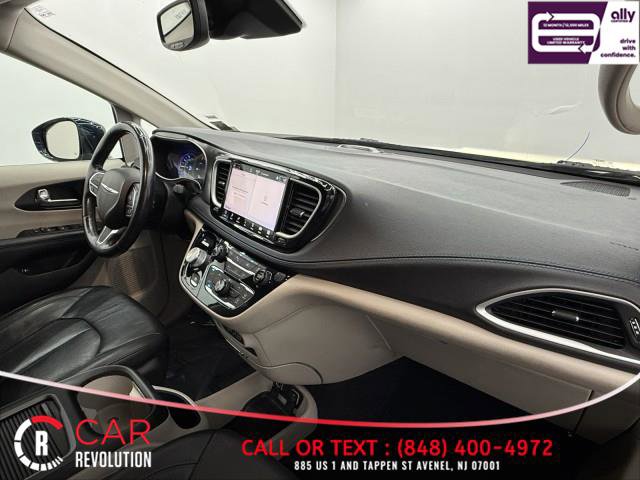 Used 2021 Chrysler Pacifica Touring-L image 66