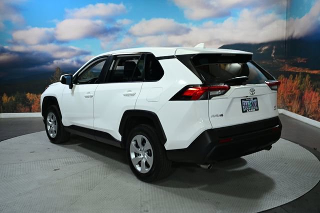 Used 2022 Toyota RAV4 LE image 6
