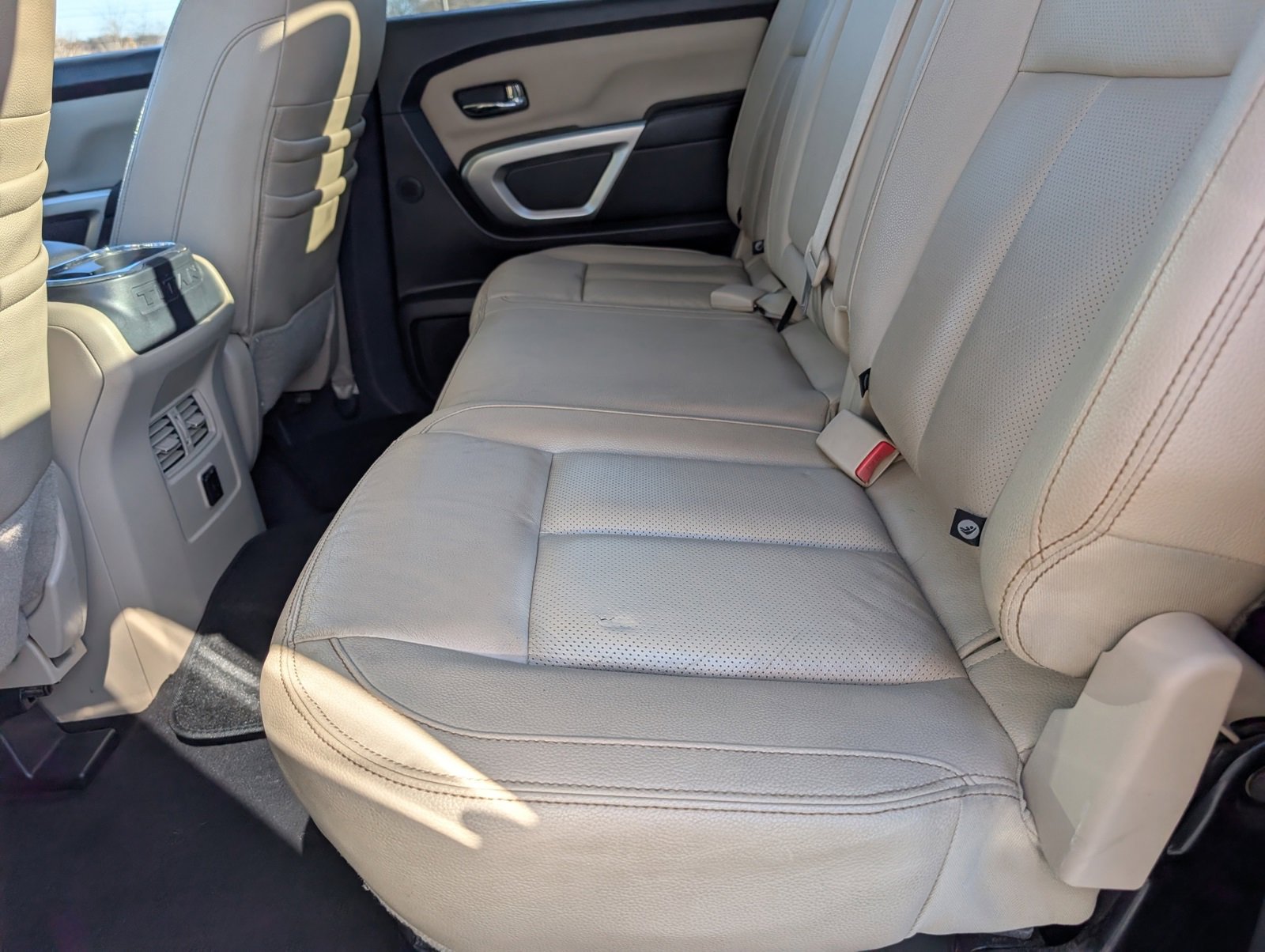 Used 2017 Nissan Titan SL image 8