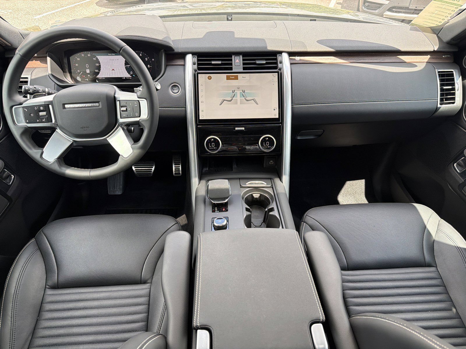 Used 2025 Land Rover Discovery Dynamic SE AWD/4WD image 14