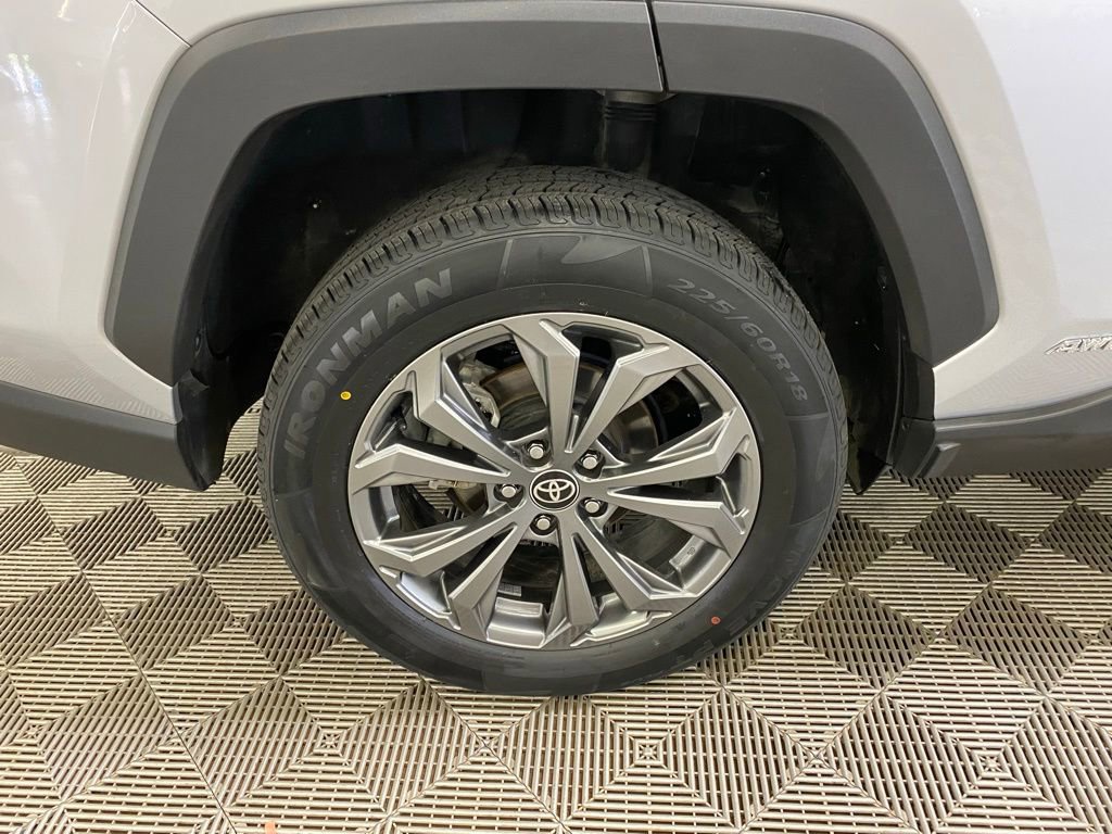 Used 2022 Toyota RAV4 XLE Premium image 12