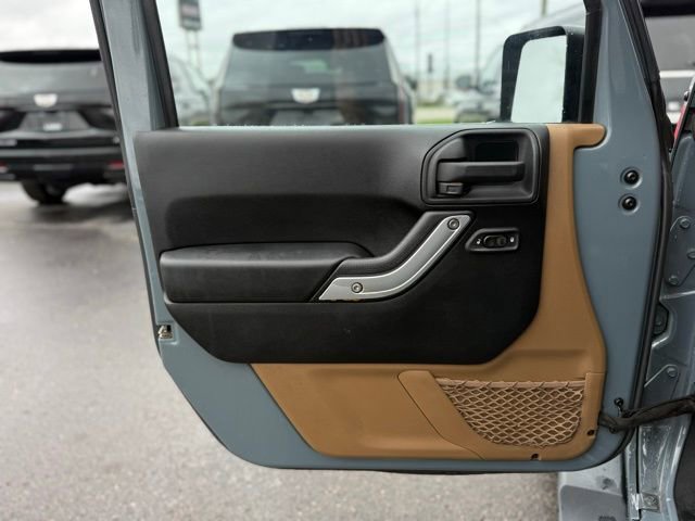 Used 2015 Jeep Wrangler Unlimited Sahara w/ Dual Top Group image 9