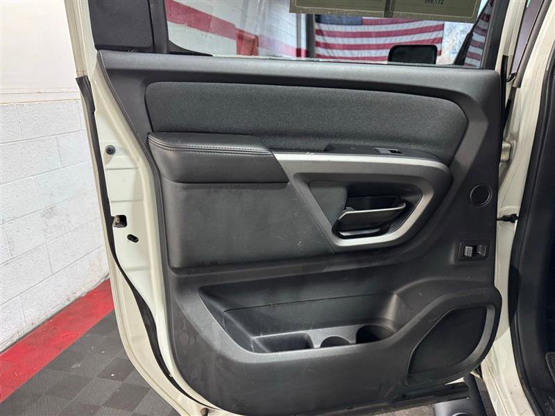 Used 2015 Nissan Titan SV w/ SV Value Truck Package image 10