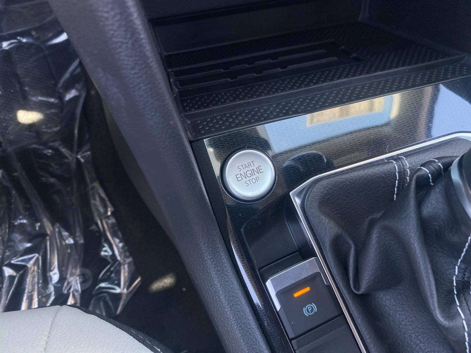 New 2025 Volkswagen Taos SE image 28