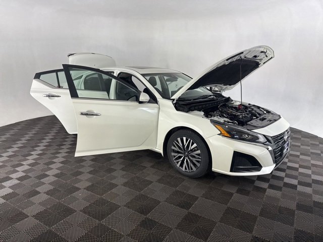 Used 2023 Nissan Altima 2.5 SV w/ SV Premium Package image 12