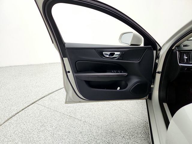 Used 2020 Volvo S60 T5 Momentum FWD image 27