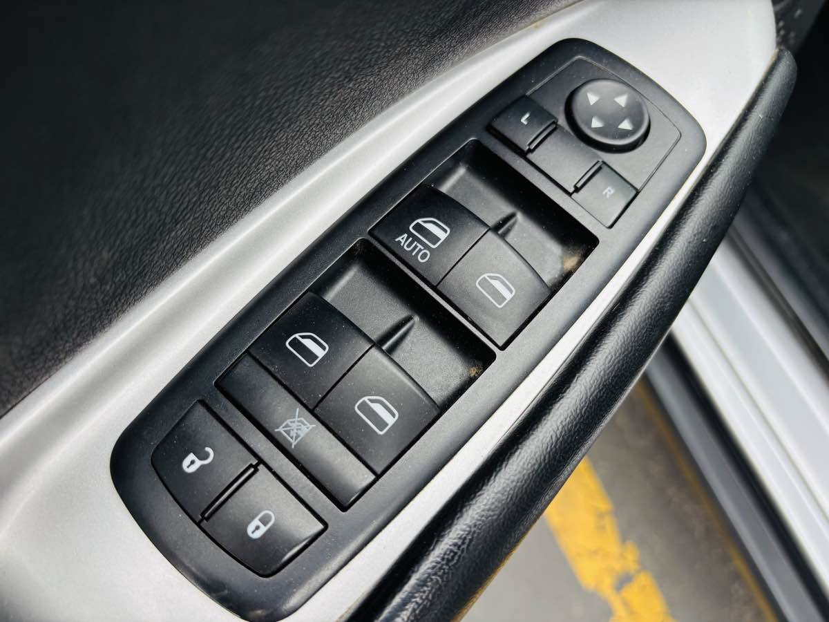 Used 2016 Dodge Journey SE w/ Flexible Seating Group FWD image 14