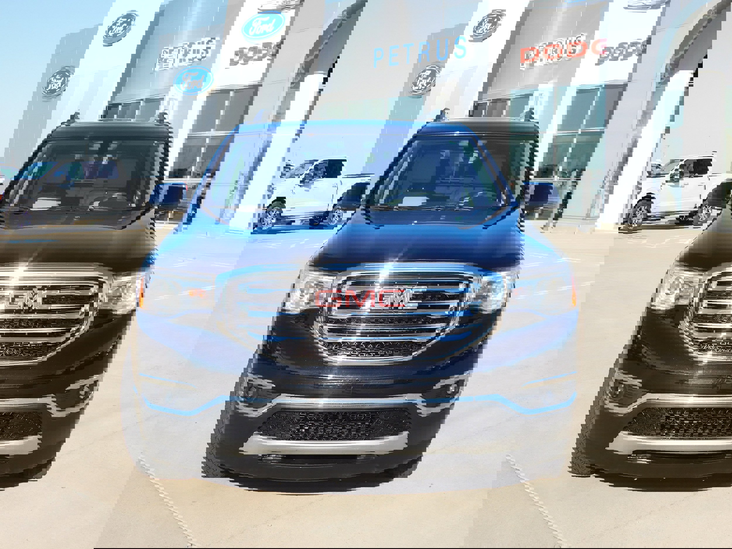 Used 2018 GMC Acadia SLT image 2