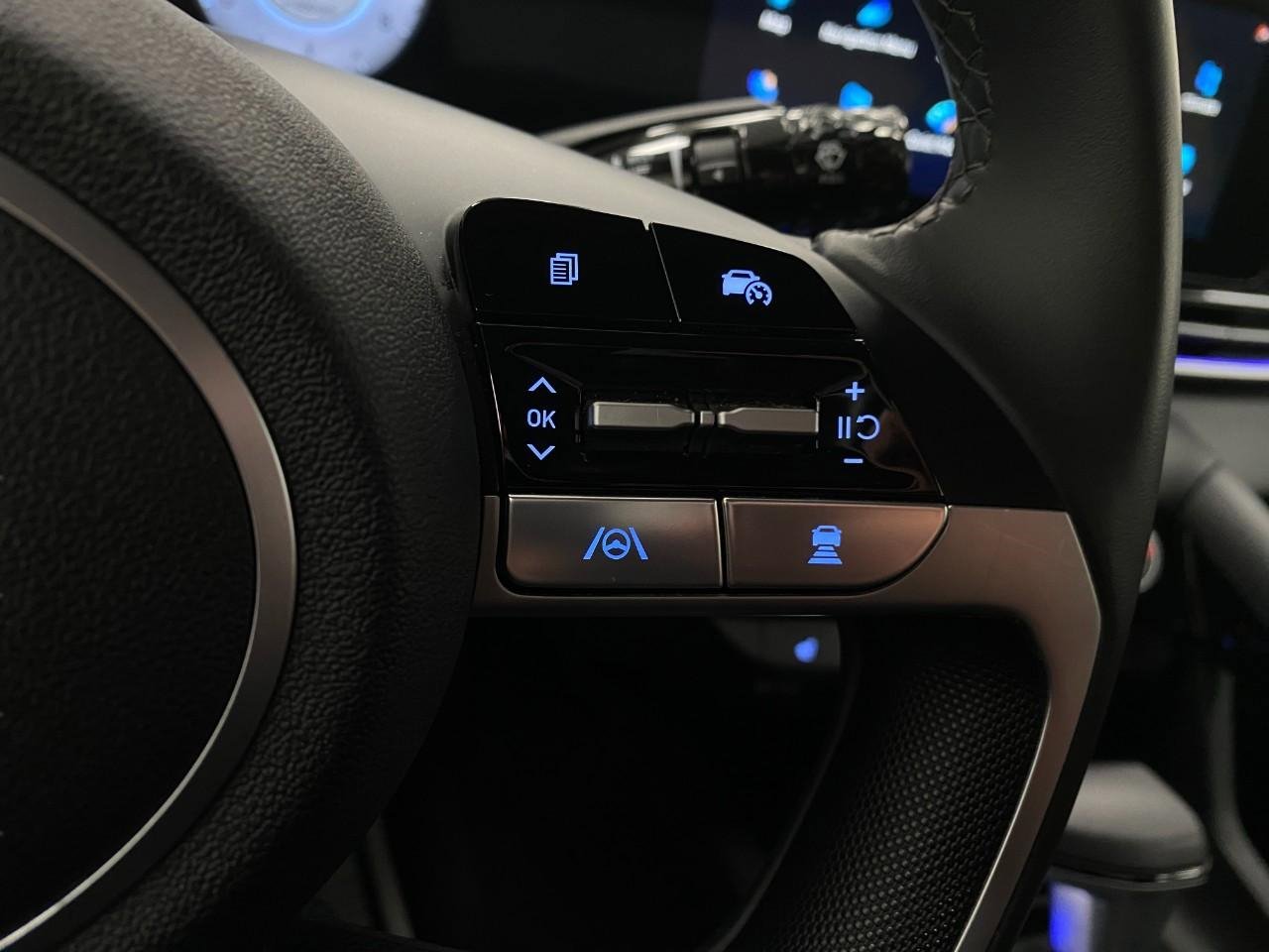 Used 2025 Hyundai Elantra SEL image 16