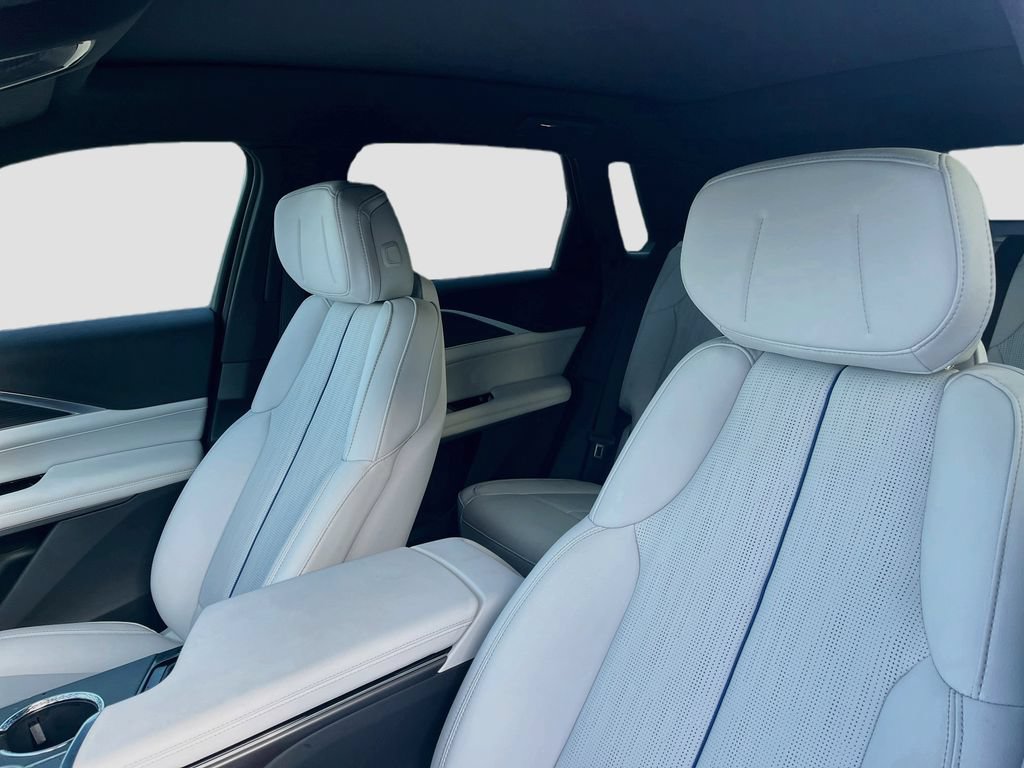 Used 2026 Cadillac Lyriq Luxury RWD image 21