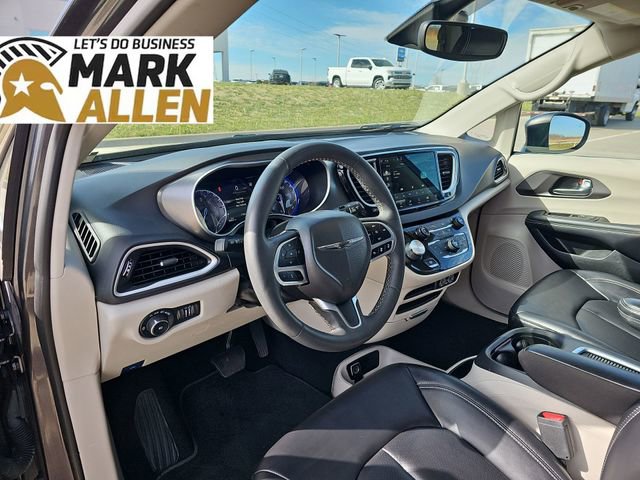 Used 2023 Chrysler Pacifica Touring-L FWD image 10