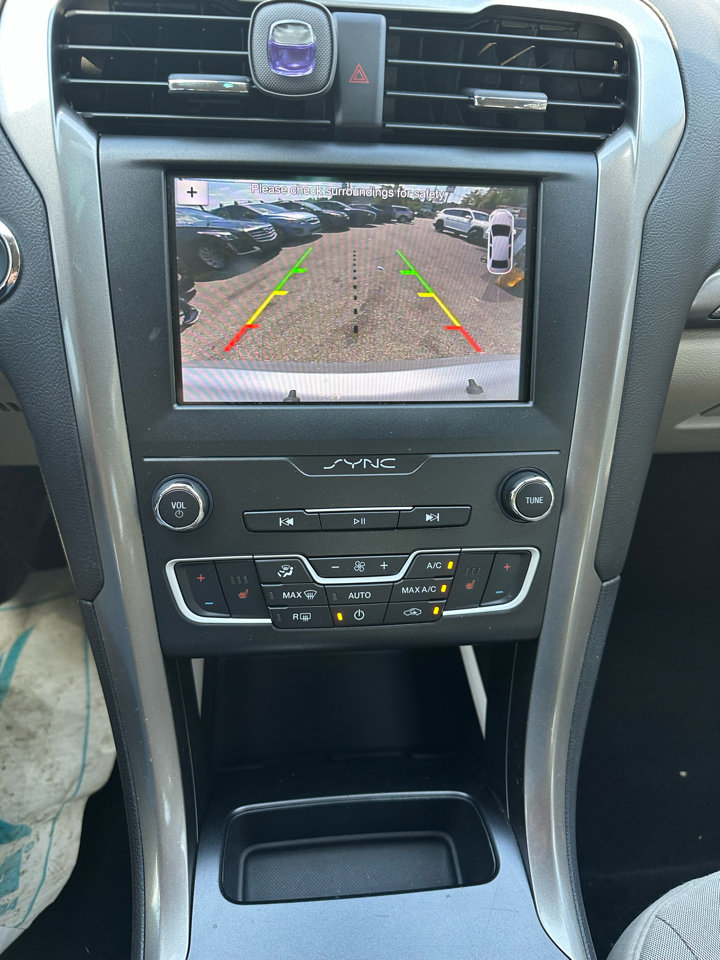 Used 2019 Ford Fusion SE image 18
