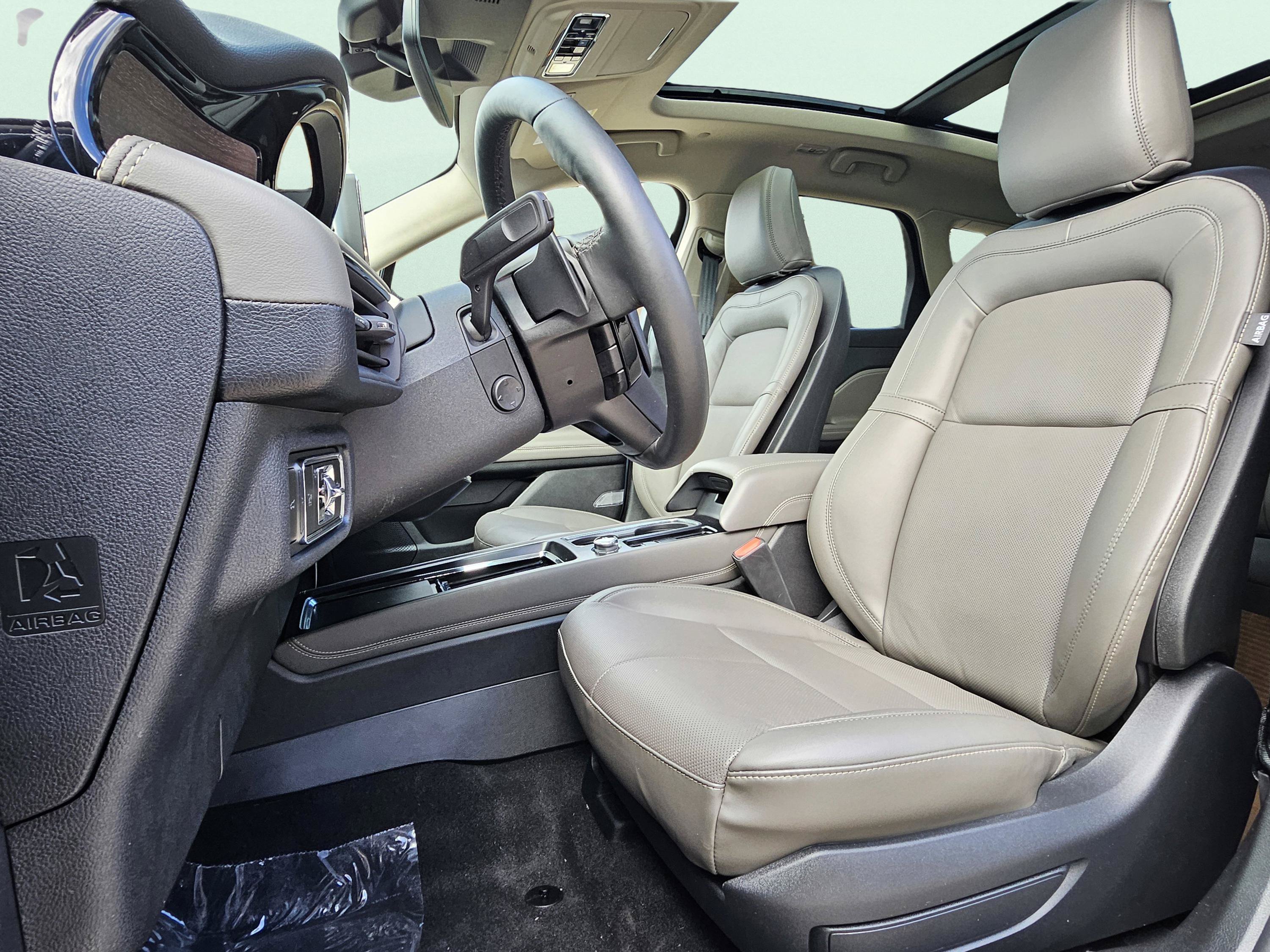 New 2026 Lincoln Corsair Reserve w/ Jet Appearance Package AWD/4WD image 13