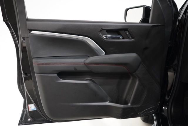 Used 2023 Chevrolet Colorado Z71 w/ Z71 Convenience Package 2 image 18