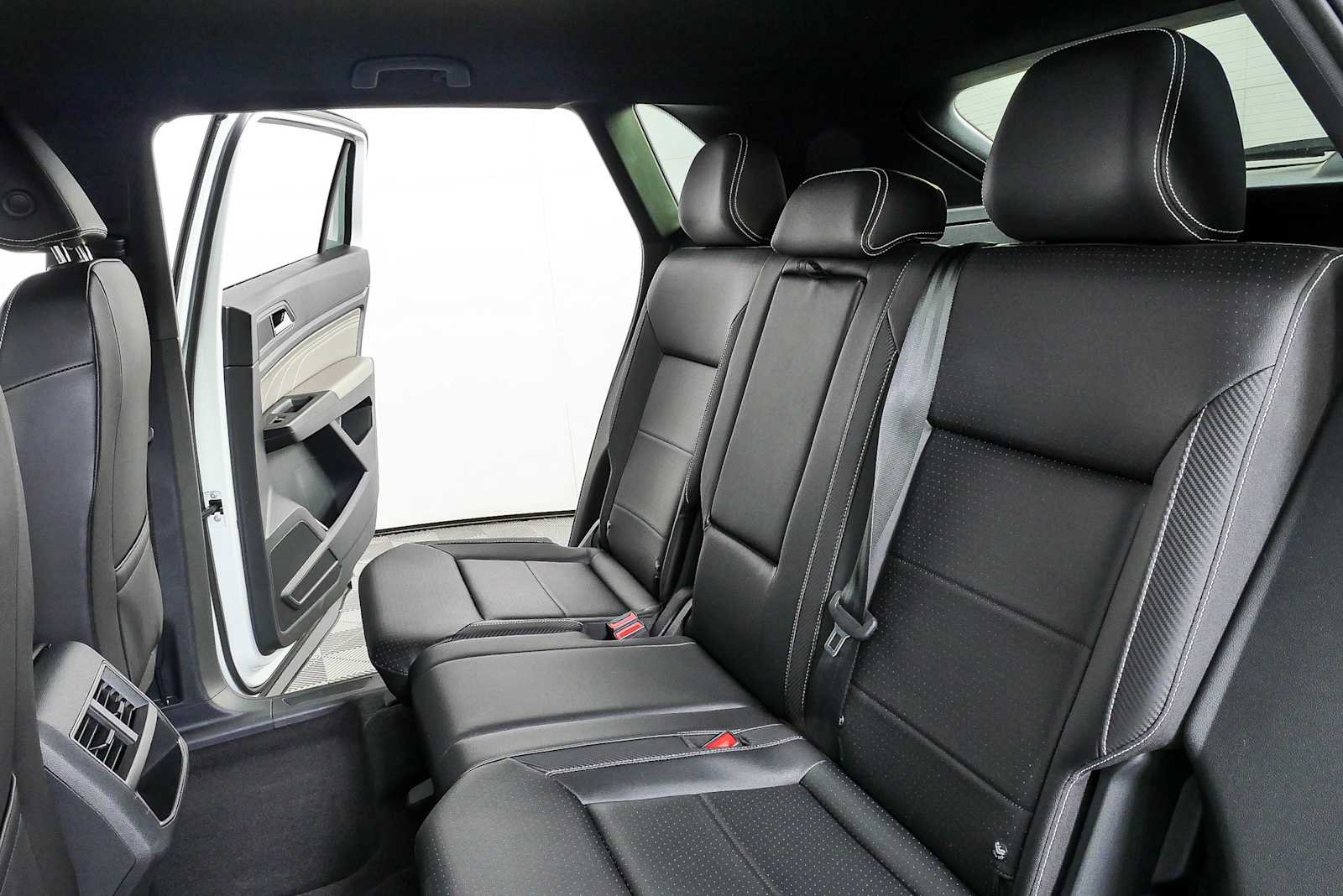 Certified 2023 Volkswagen Atlas Cross Sport SE FWD image 18