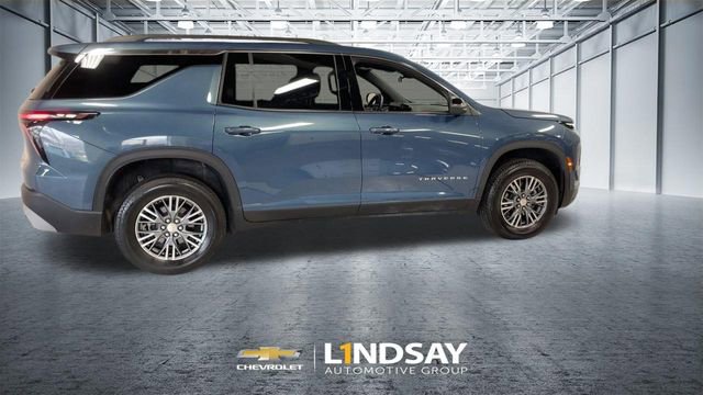 Used 2025 Chevrolet Traverse LT image 2