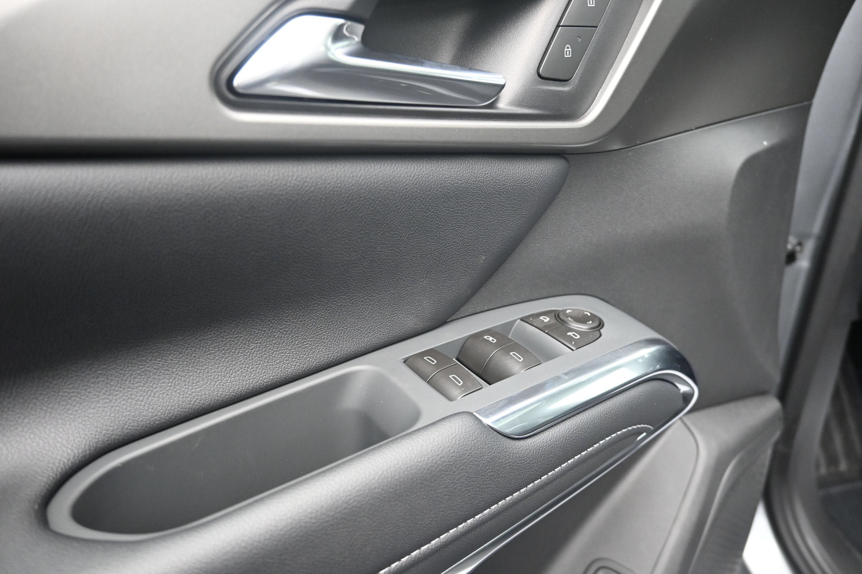 New 2027 Chevrolet Traverse LT w/ Sun and Wheel Package FWD image 27