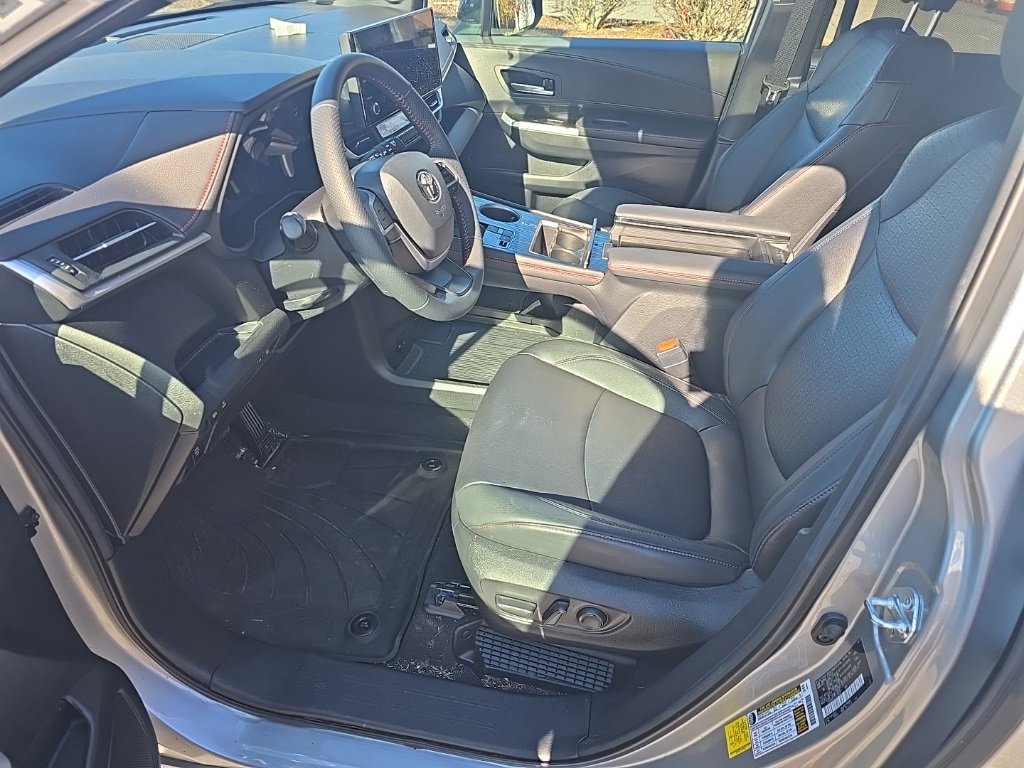 Used 2025 Toyota Sienna XSE image 13