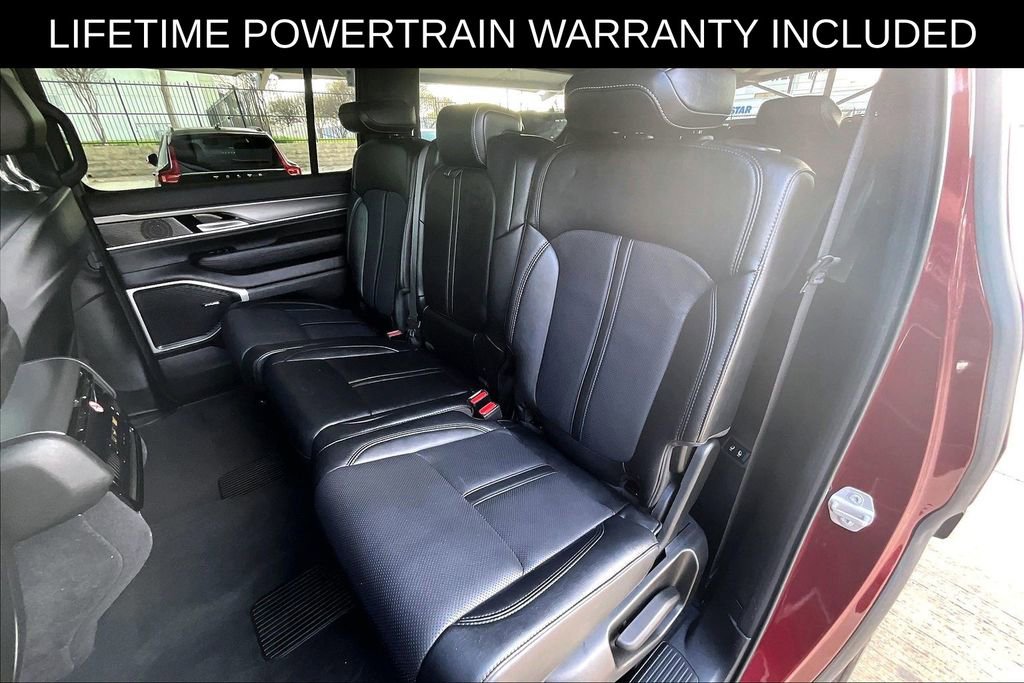 Used 2025 Jeep Wagoneer Series II w/ 8-Passenger Seating Package image 28