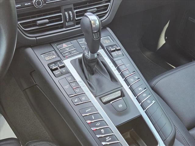 Used 2021 Porsche Macan Turbo image 12