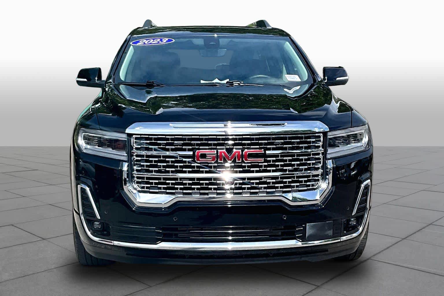 Used 2023 GMC Acadia Denali w/ Denali Ultimate Package FWD image 4