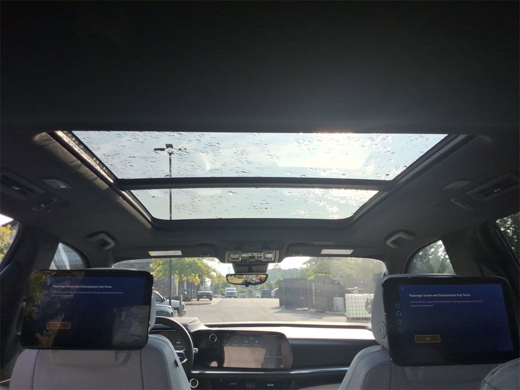 New 2026 Chevrolet Suburban Premier image 21