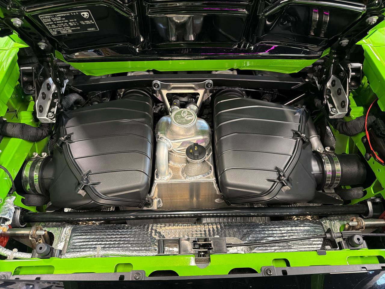 Used 2024 Lamborghini Huracan EVO AWD/4WD image 24