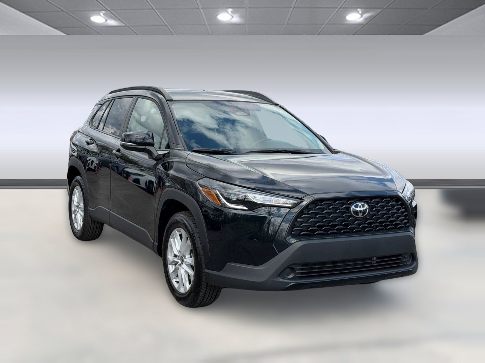 Used 2025 Toyota Corolla Cross LE image 7