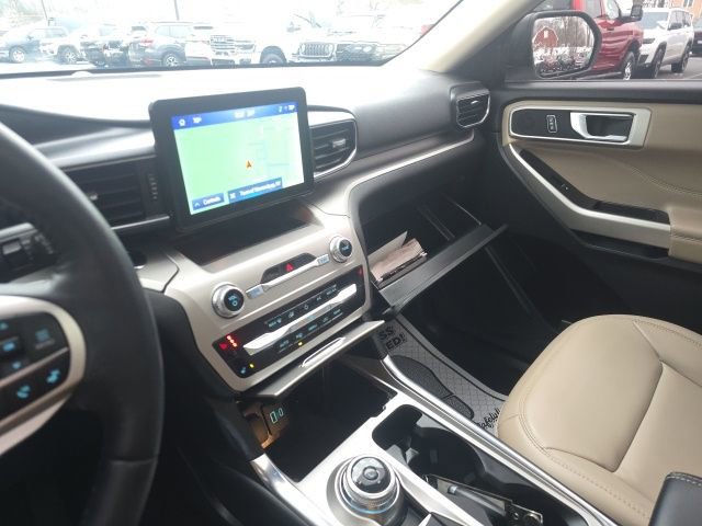 Used 2022 Ford Explorer XLT w/ Equipment Group 202A image 25