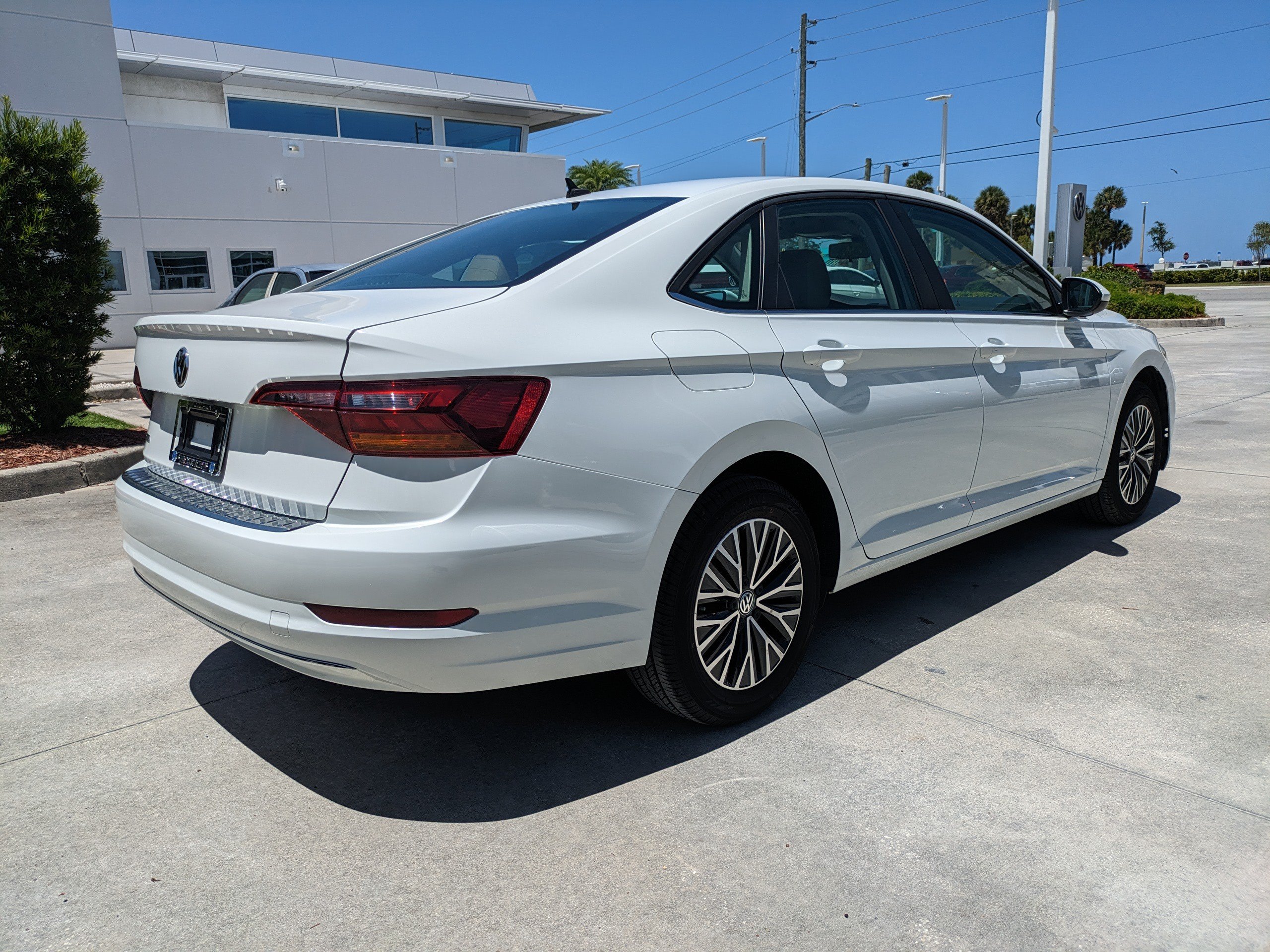 Used 2019 Volkswagen Jetta SE w/ Cold Weather Package FWD image 4
