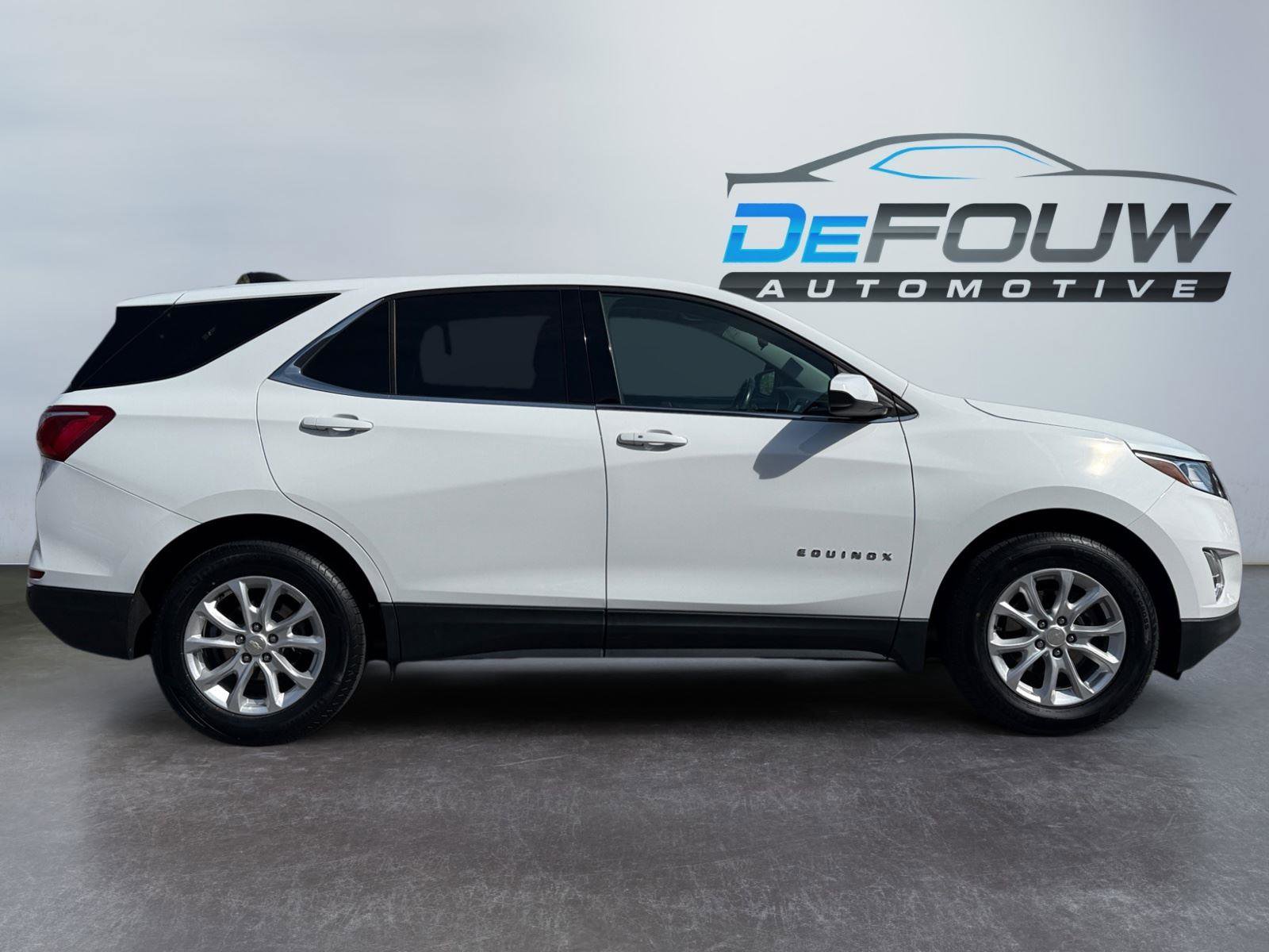 Used 2020 Chevrolet Equinox LT w/ Driver Convenience Package image 2