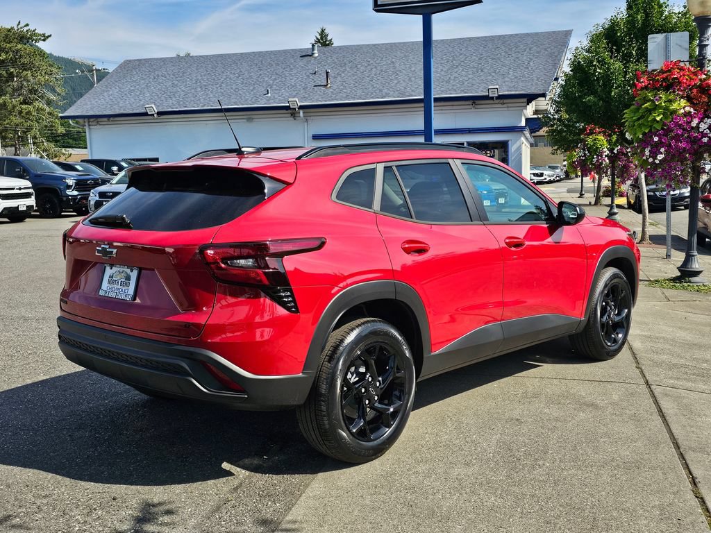 New 2026 Chevrolet Trax LT w/ Sunroof Package FWD image 5