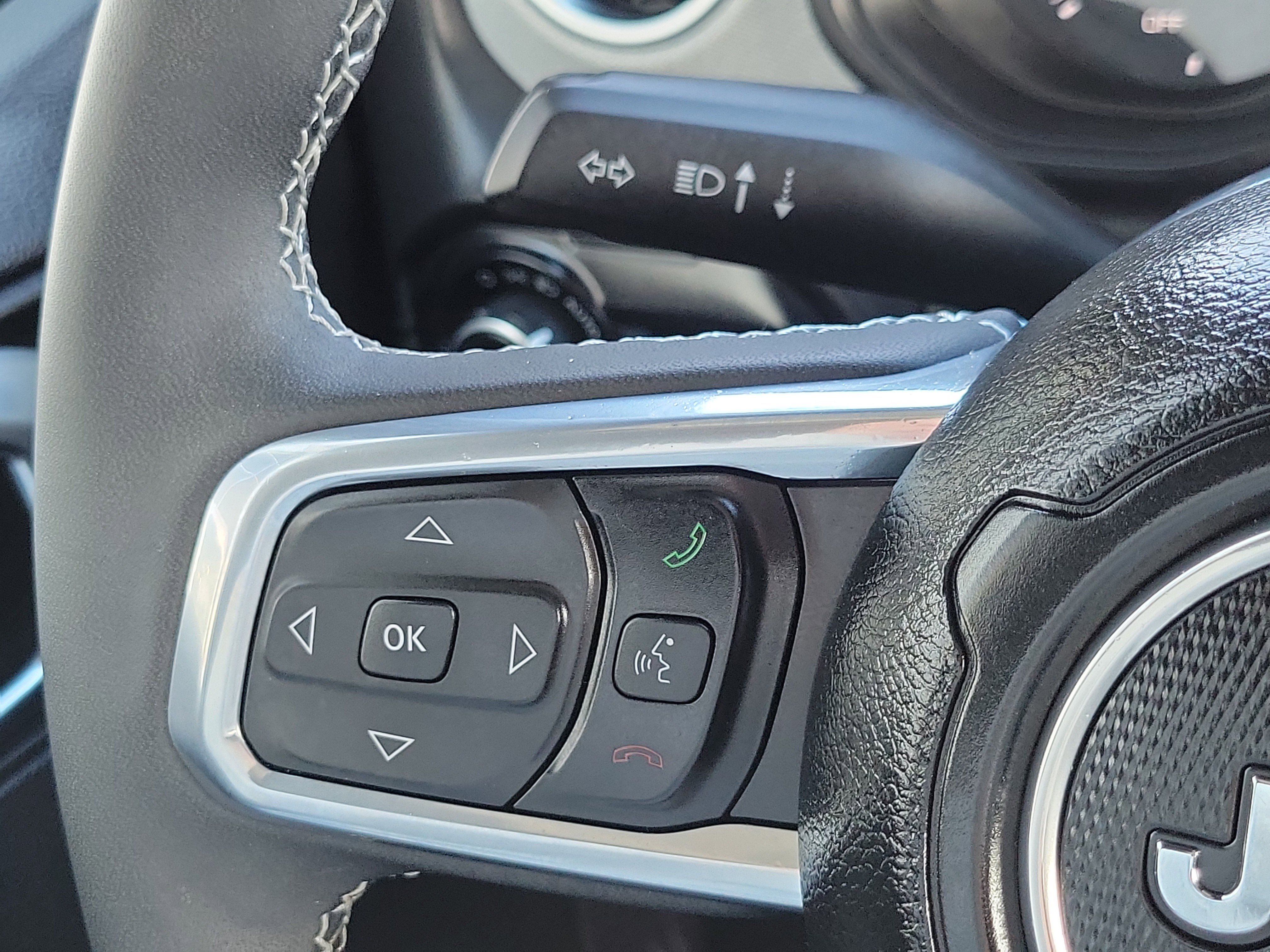 Used 2025 Jeep Wrangler Unlimited Sahara image 11