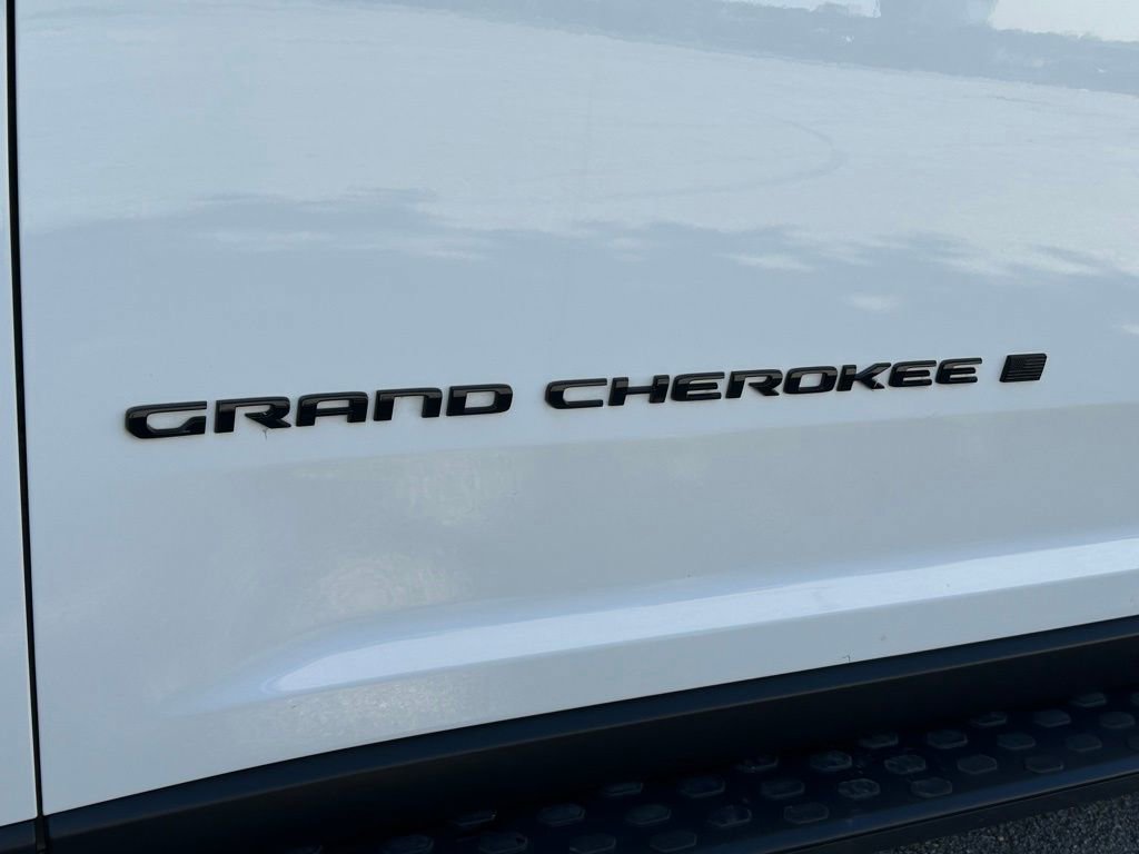 Certified 2024 Jeep Grand Cherokee Altitude image 30
