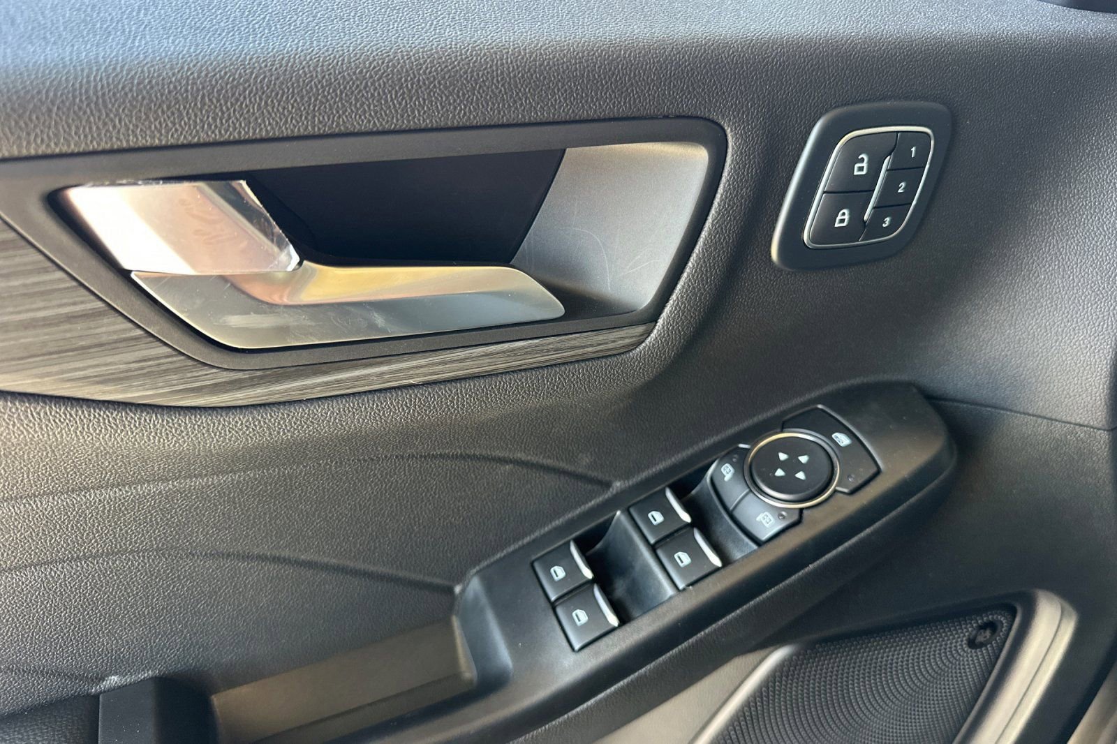 New 2024 Ford Escape Platinum w/ Premium Technology Package AWD/4WD image 8