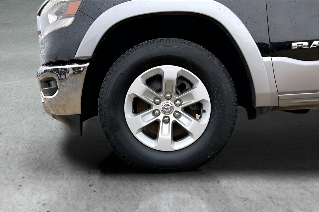 Used 2019 RAM 1500 Laramie AWD/4WD image 35