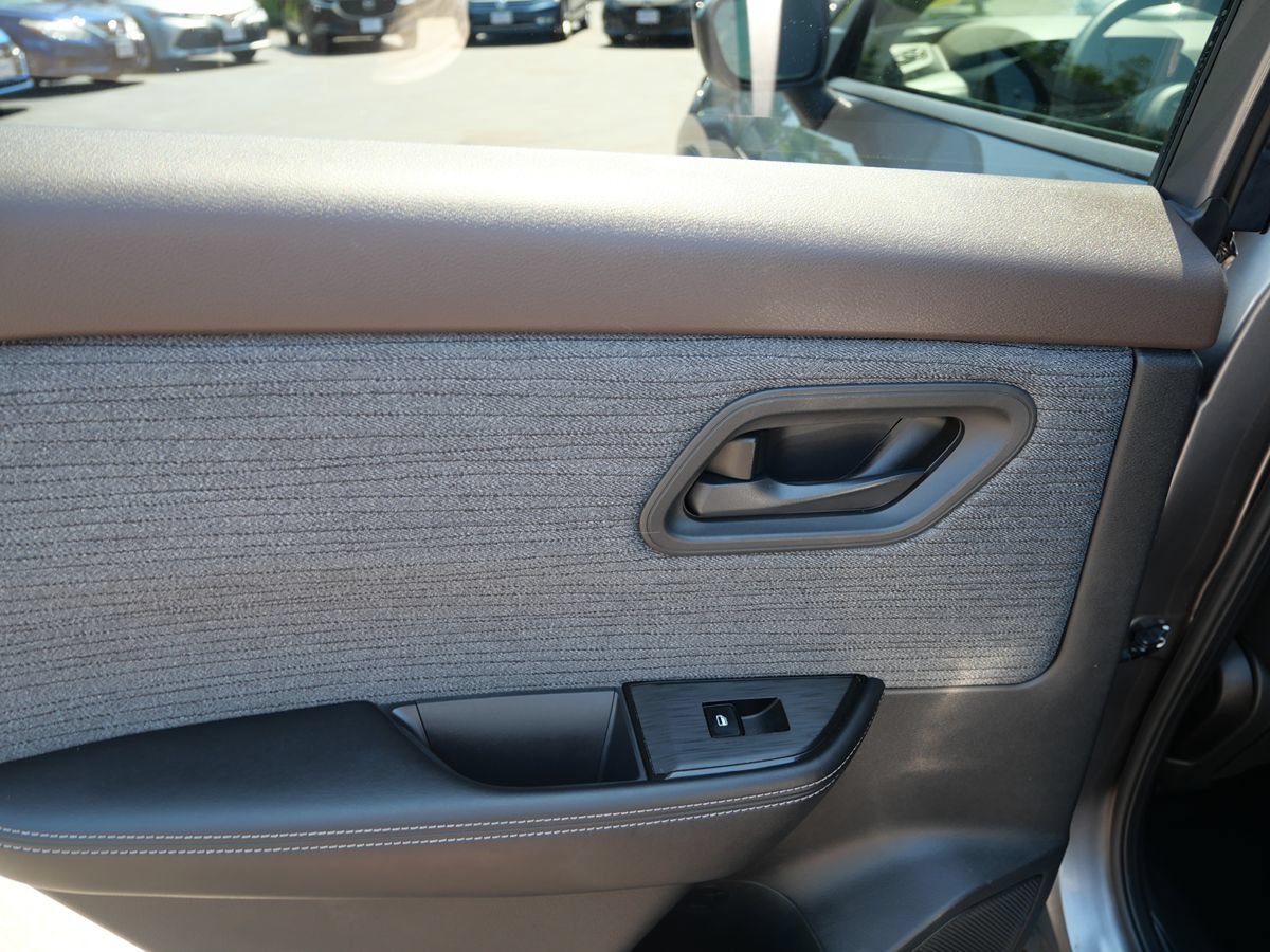 Used 2021 Nissan Rogue S FWD image 27