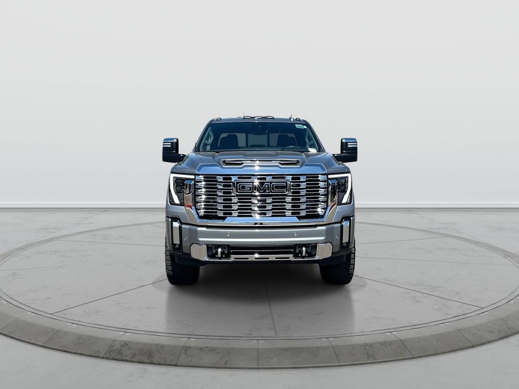 Used 2024 GMC Sierra 3500 Denali w/ Technology Package AWD/4WD image 3