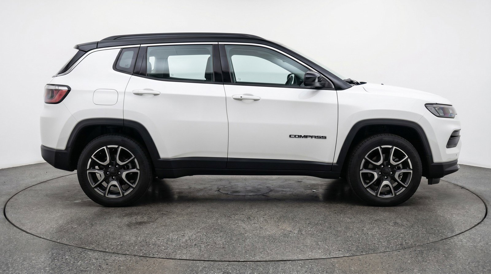Used 2025 Jeep Compass Trailhawk AWD/4WD image 11