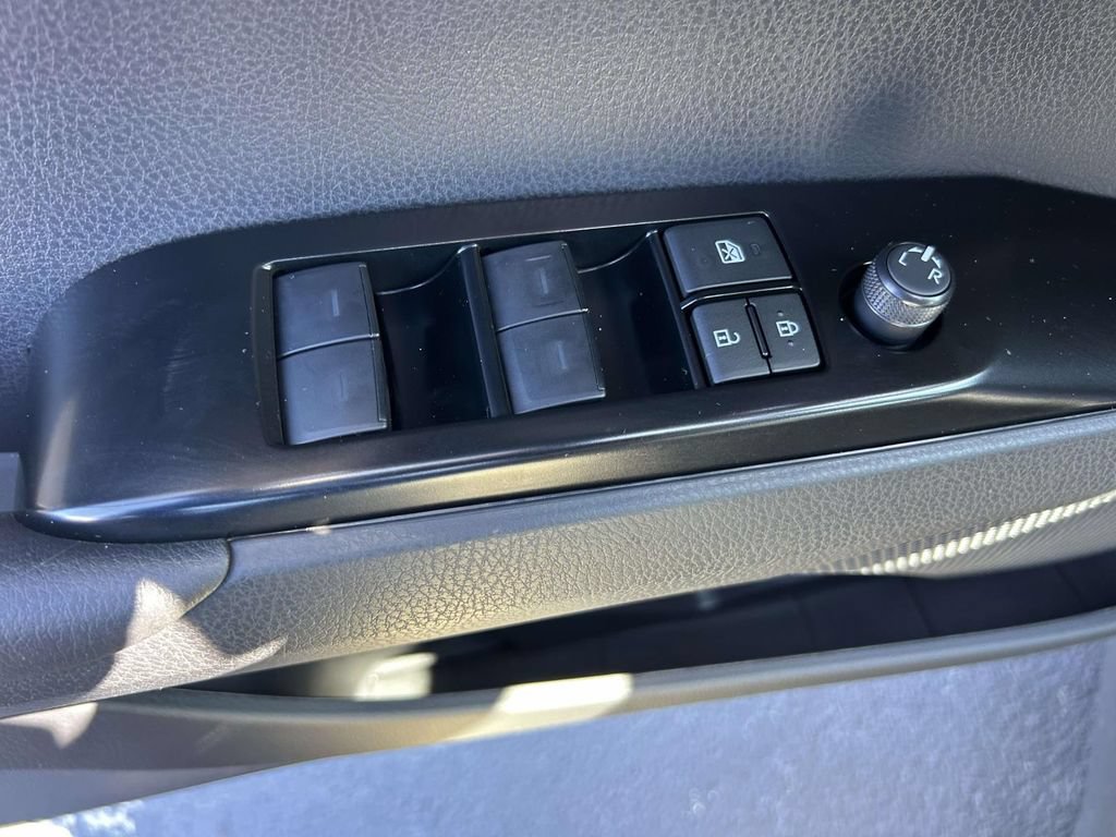 New 2026 Toyota Camry Hybrid FWD image 16