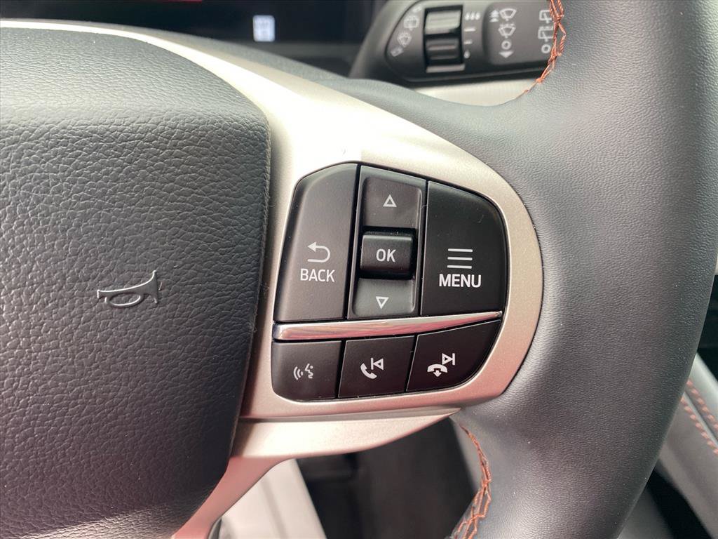 Used 2025 Ford Explorer Active AWD/4WD image 16