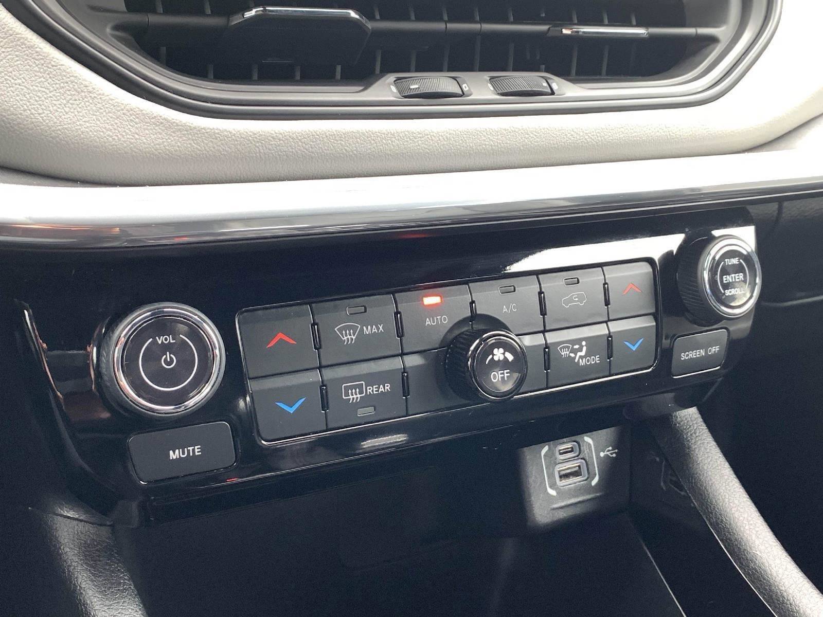 Used 2023 Jeep Compass Limited image 22